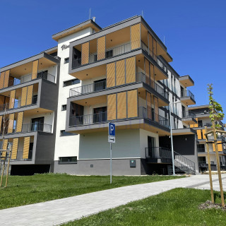 NA PREDAJ EXKLUZÍVNE BYTY V NOVOVYBUDOVANOM OBYTNOM PARKU V KOMÁRNE V BLÍZKOSTI RIEKY VÁH